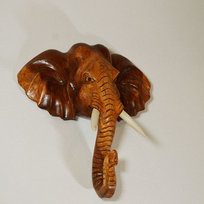 象の彫刻オブジェ（壁掛け　無垢スワル材）