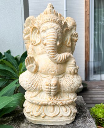 ガネーシャ像　背面バロン彫刻　アンティークホワイト（Mサイズ　３５�）