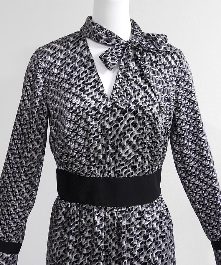 幾何学模様リボン付きワンピース LASUD｜バックリボン幾何学柄ワンピース | Rakuten Fashion(楽天