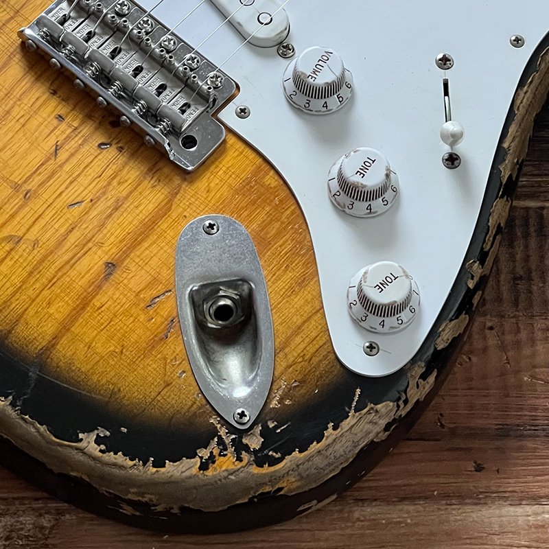 中古］Fender Japan / 1982年製 JV Neck Stratocaster Sunburst - Vintage-Style by  MG Co., Ltd. - ヴィンテージ・スタイル