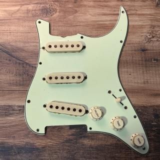 šArt of Aging / 60's Strat Aged Pickguard & Vintage White aged Knobs/Covers/Tips 