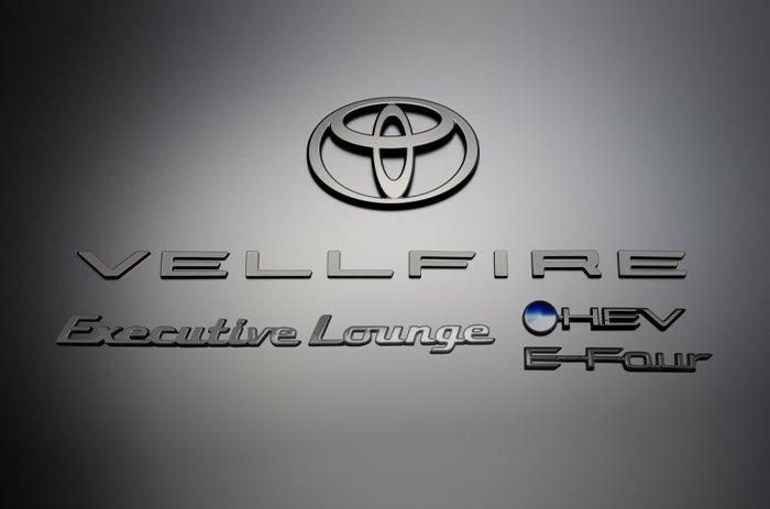 20型ヴェルファイア  スワロフスキーエンブレム　VELLFIRE 40系ヴェルファイア用エンブレムパーツの販売サイト｜VELLFIRE Online