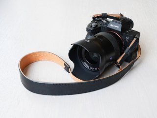 Leica Q2 に使えるストラップ・バッグ・ケース等 - ULYSSES