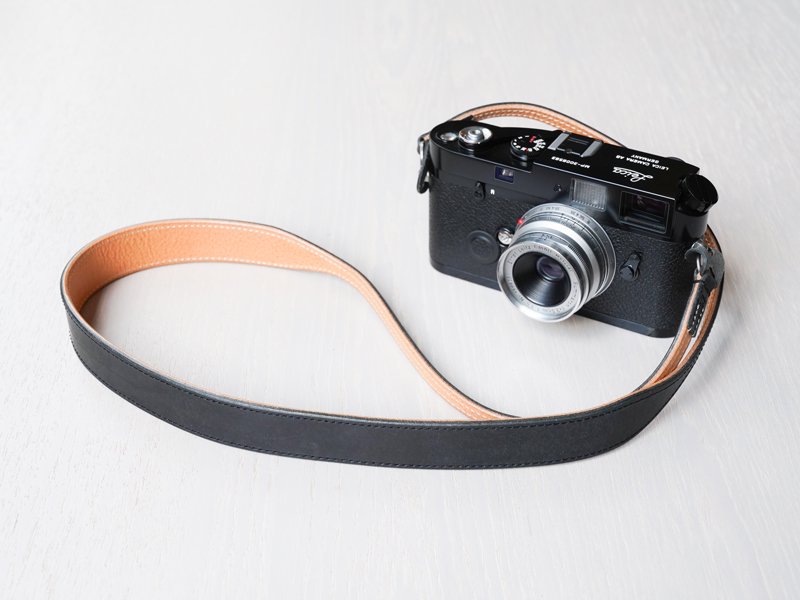 一枚革の美しい本革カメラストラップ クラシコ・ヴァリアンテ