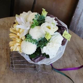 花束 フラワーショップ ラ フランス 公式本店 横浜青葉区の花屋 です フラワーギフト お祝い 誕生日 お悔やみ お供えなどの生花を使った花束 アレンジをお届けします