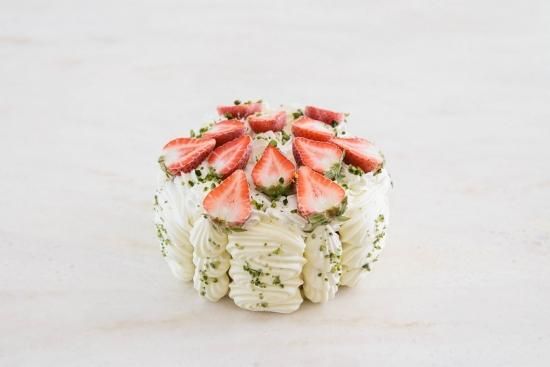 赤い果物とイタリア産ピスタチオのヴァシュラン アイスケーキ Ricca