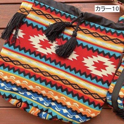 エクアドル デザインポンチョ ネイティブ柄 (エスニック）アルパカ一点もの ポンチョ ウール ネパール ふわふわの起毛が暖かい ネイティブ柄