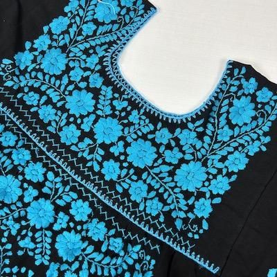 豪華メキシコ刺繍】 メキシコ 豪華な総刺繍のチュニックブラウス 豪華メキシコ刺繍】 メキシコ 豪華な総刺繍のチュニックブラウス