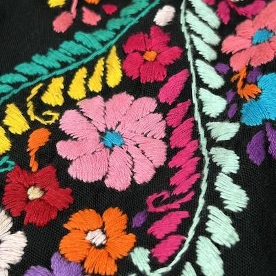 豪華メキシコ刺繍】 メキシコ 豪華な総刺繍のチュニックブラウス （民族衣装） - インバヤ 【創業20年エスニックファッション・中南米雑貨のセレクトショップ  現地直接買付/直輸入】