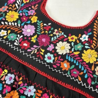 豪華メキシコ刺繍】 メキシコ 豪華な総刺繍のチュニックブラウス 豪華メキシコ刺繍】 メキシコ 豪華な総刺繍のチュニックブラウス