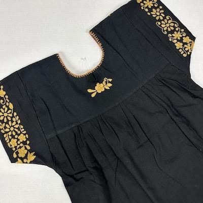 豪華メキシコ刺繍】 メキシコ 豪華な総刺繍のチュニックブラウス 豪華メキシコ刺繍】 メキシコ 豪華な総刺繍のチュニックブラウス