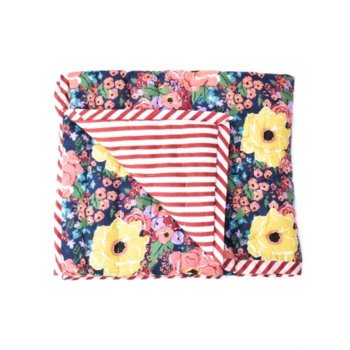 <img class='new_mark_img1' src='https://img.shop-pro.jp/img/new/icons8.gif' style='border:none;display:inline;margin:0px;padding:0px;width:auto;' />Quilt spread/Helen Flower BK /S