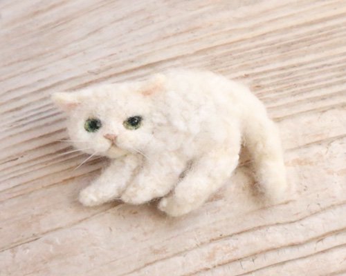 やんのかポーズの猫ブローチ セルカークレックス - 羊毛フェルト猫
