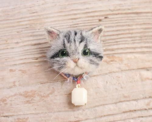 ジュエリーフェイスブローチ サバトラ - 羊毛フェルト猫ブローチ