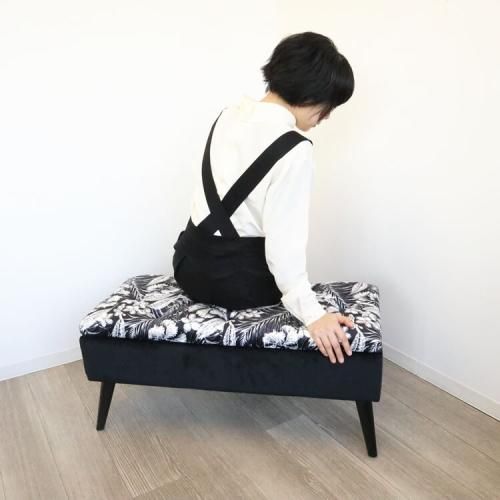 黒い収納ベンチ ボタン留めデザイン 黒い収納ベンチ ボタン留めデザイン