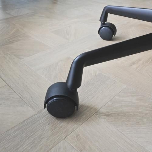 イームズ】アルミナムチェア ローバック／メッシュ/ブラックフレーム