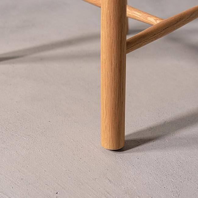 Form ドルティ ローススツール｜オーク材 天然木×座繰りデザイン 北欧