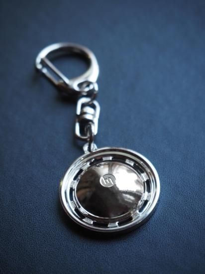 キャロル360 ホイールキャップ型キーホルダー｜旧車好きのための特別な