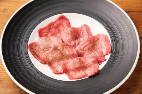 スタンダード塩タン 豪州産 美味しい和牛専門店 ステーキから餃子まで和牛づくしのタクミート スタンダード塩タン 豪州産 美味しい和牛専門店 ステーキから餃子まで和牛づくしのタクミート