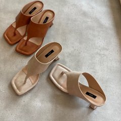 SELECT square tongs sandal