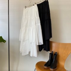 SELECT volume tiered skirt<img class='new_mark_img2' src='https://img.shop-pro.jp/img/new/icons16.gif' style='border:none;display:inline;margin:0px;padding:0px;width:auto;' />