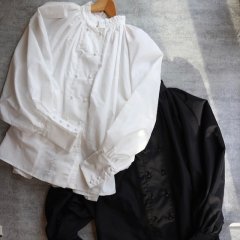 SELECT doublebutton frill blouse
