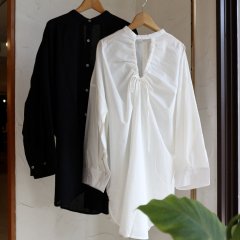 SELECT back open gather blouse