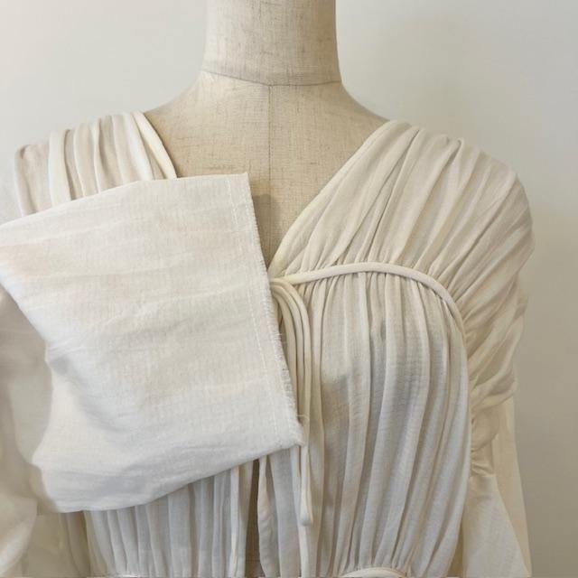 タグ付き未使用エトレトーキョー　ギャザーボリュームエアリートップス　白 ETRE TOKYO ブラウス シャツ ギャザーボリュームエアリー