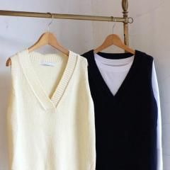 ETRE TOKYO Vネックスリーブレスニットプルオーバー