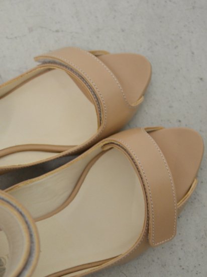 PETROSOLAUM velcro sandal（beige）