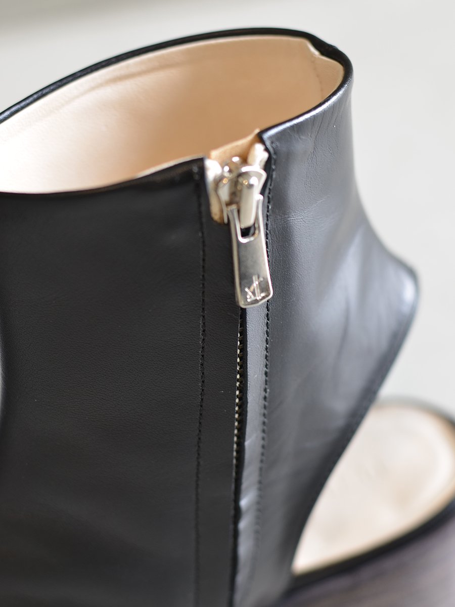 PETROSOLAUM Side Zip Boots Sandal（Black）