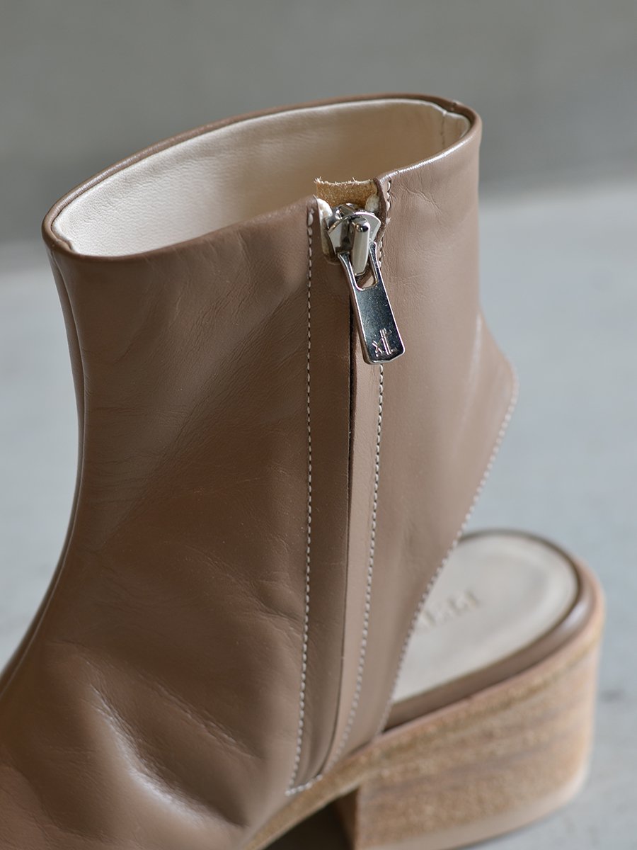 PETROSOLAUM Side Zip Boots Sandal（Beige）