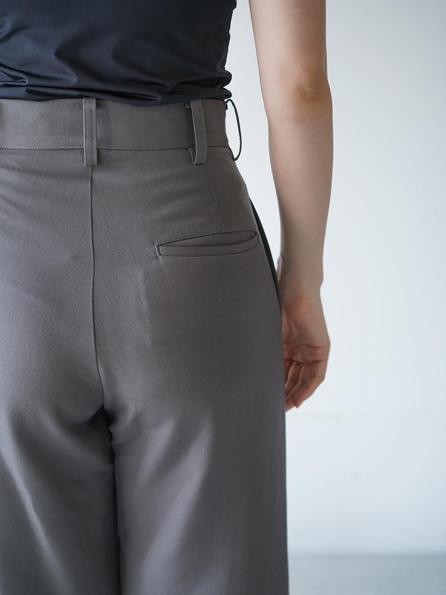 UJOH Smoking Cloth Front Slit Flare Pants