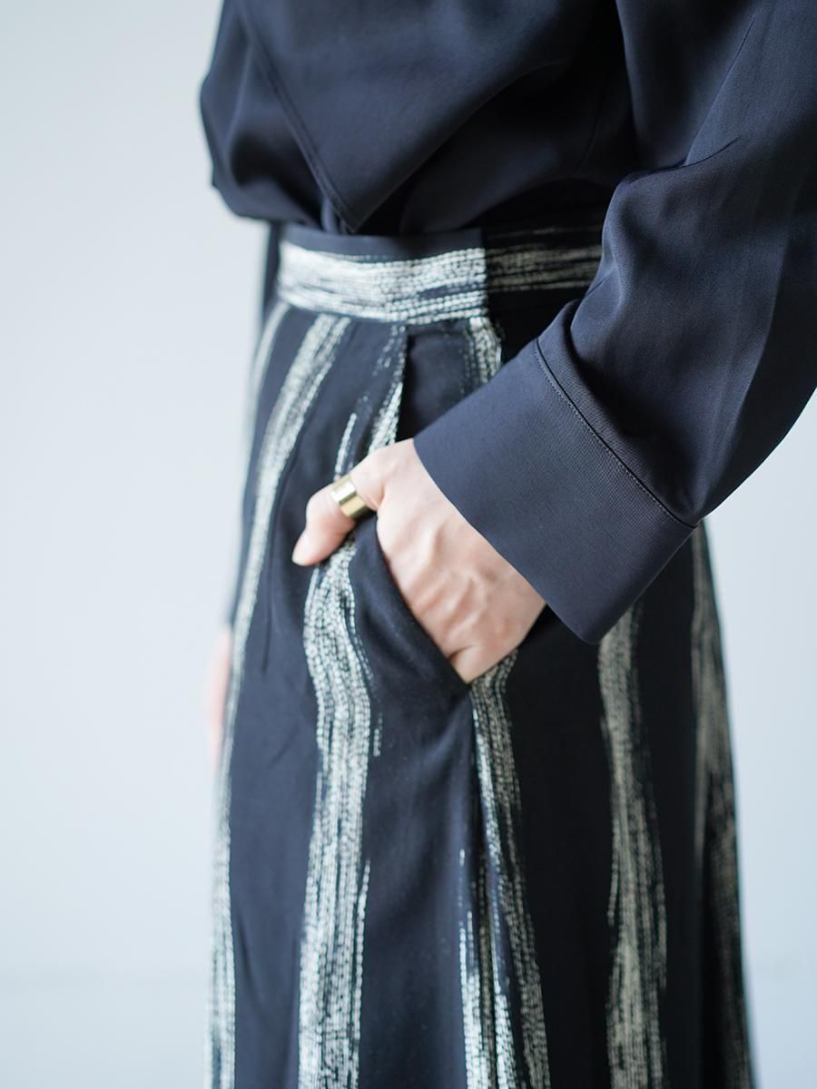 AKIRANAKA Stitch stripe flare skirt