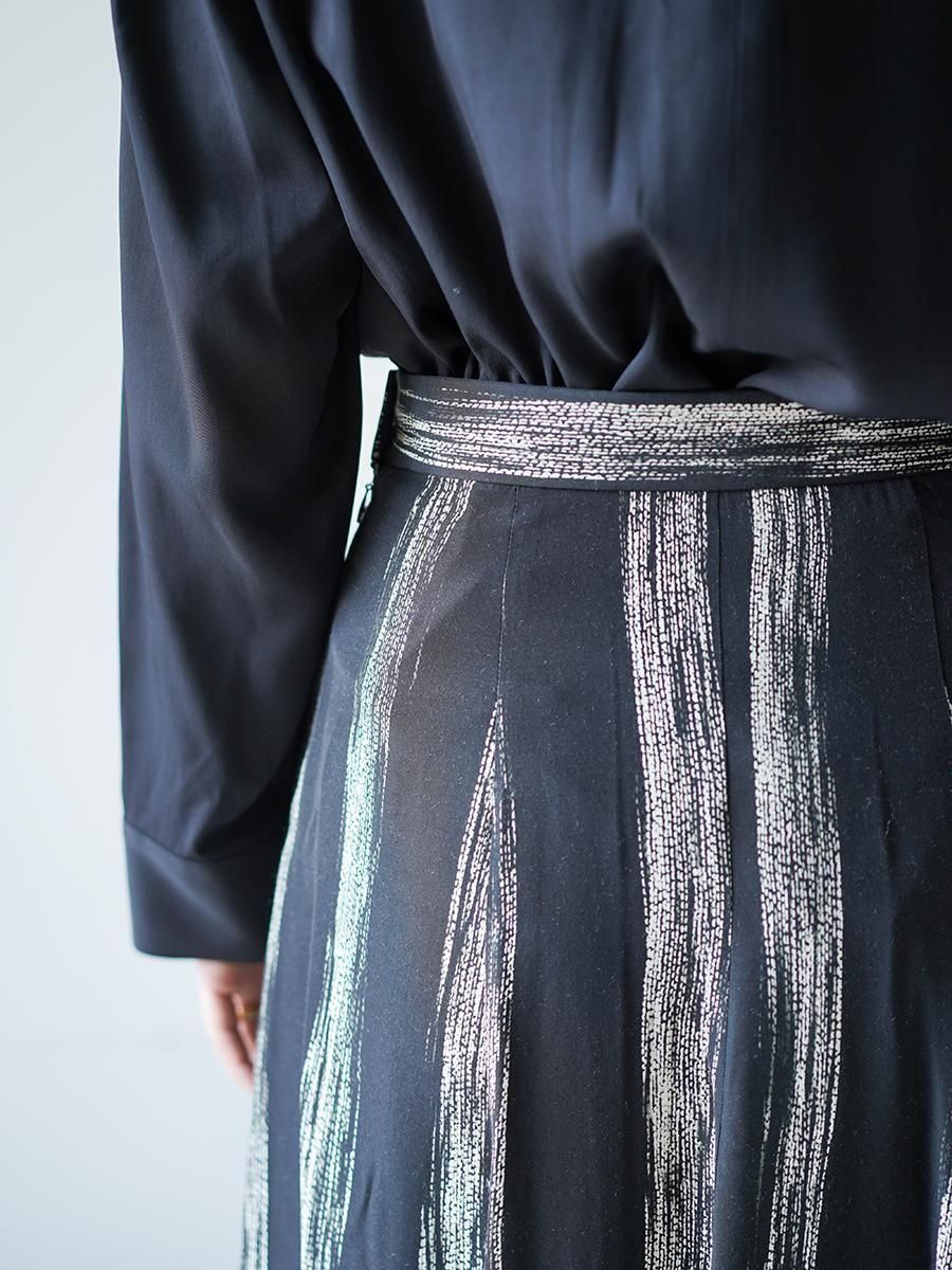 AKIRANAKA Stitch stripe flare skirt