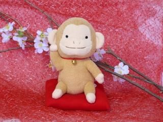 SHINADA 猿のぬいぐるみ 赤い座布団付き 福タグ おさるさん サル