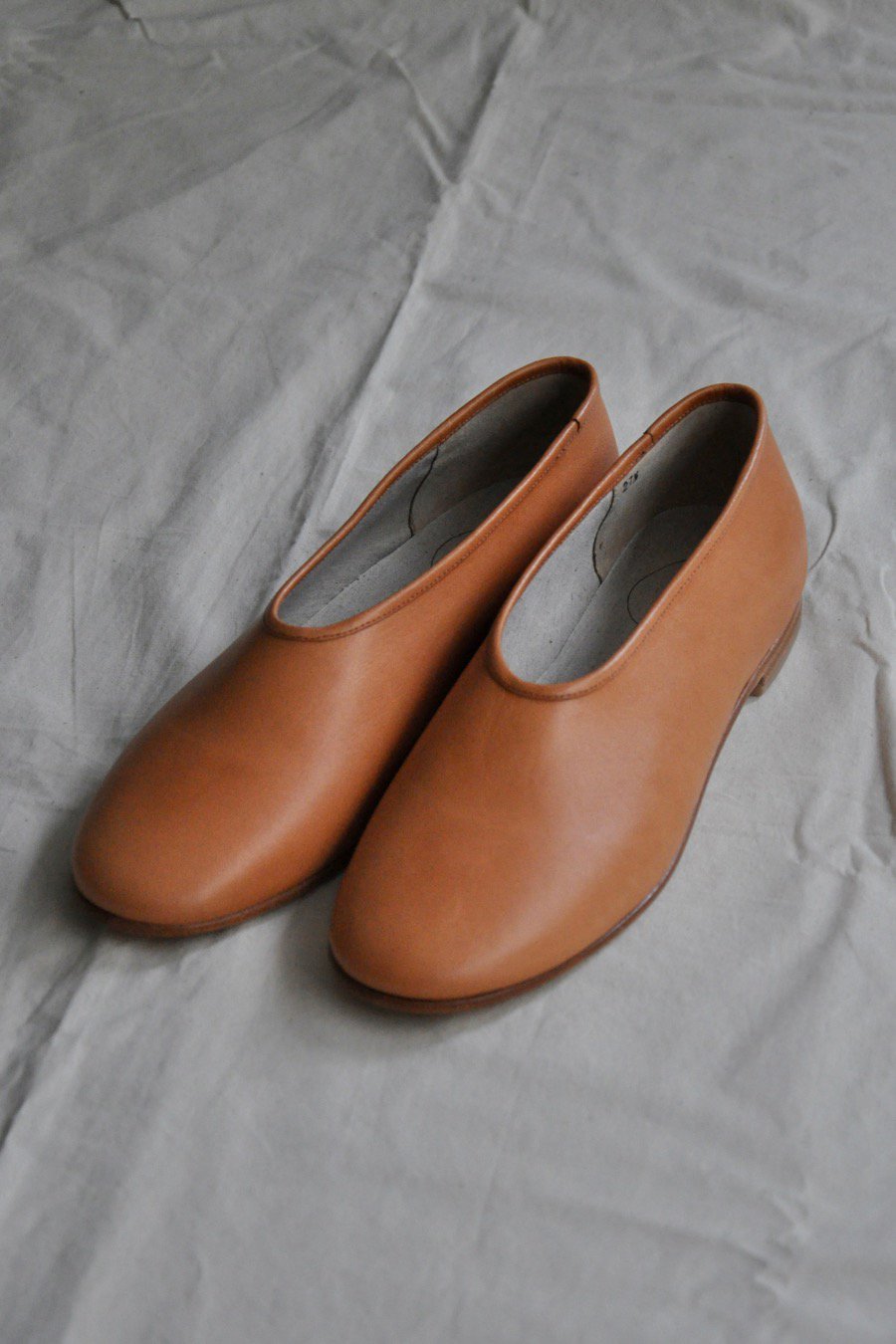 COSMIC WONDER / Naturally Tanned Leather Folk Shoes / CAMEL