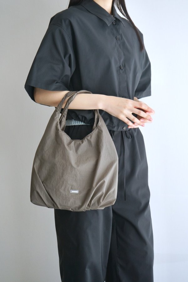 AMOMENTO  / RIPSTOP SHIRRING BAG / BROWN