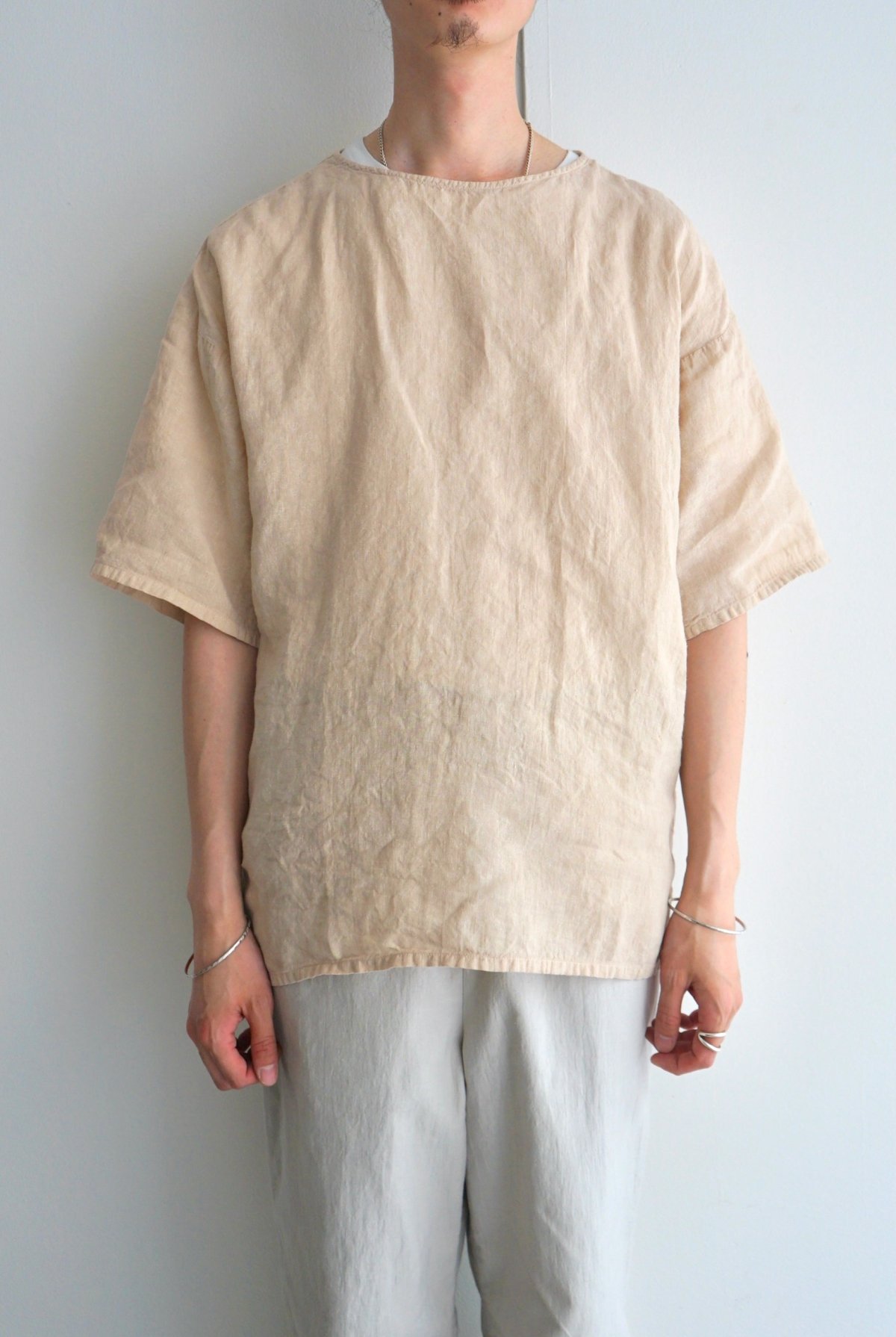 COSMIC WONDER / Old. floral patterned linen t-shirt / BEESWAX