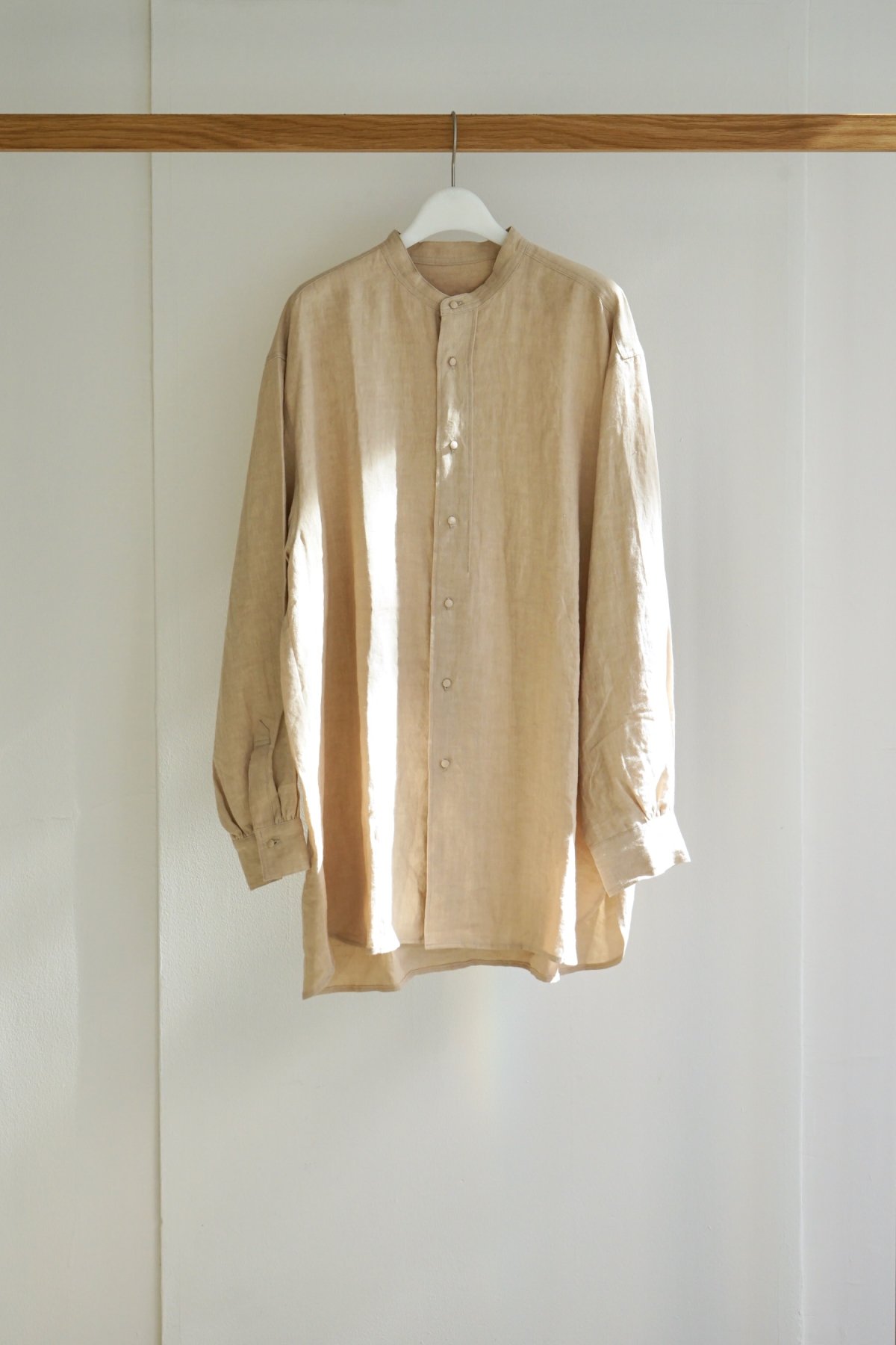 COSMIC WONDER / High count linen classic shirt / LIGHT BEIGE