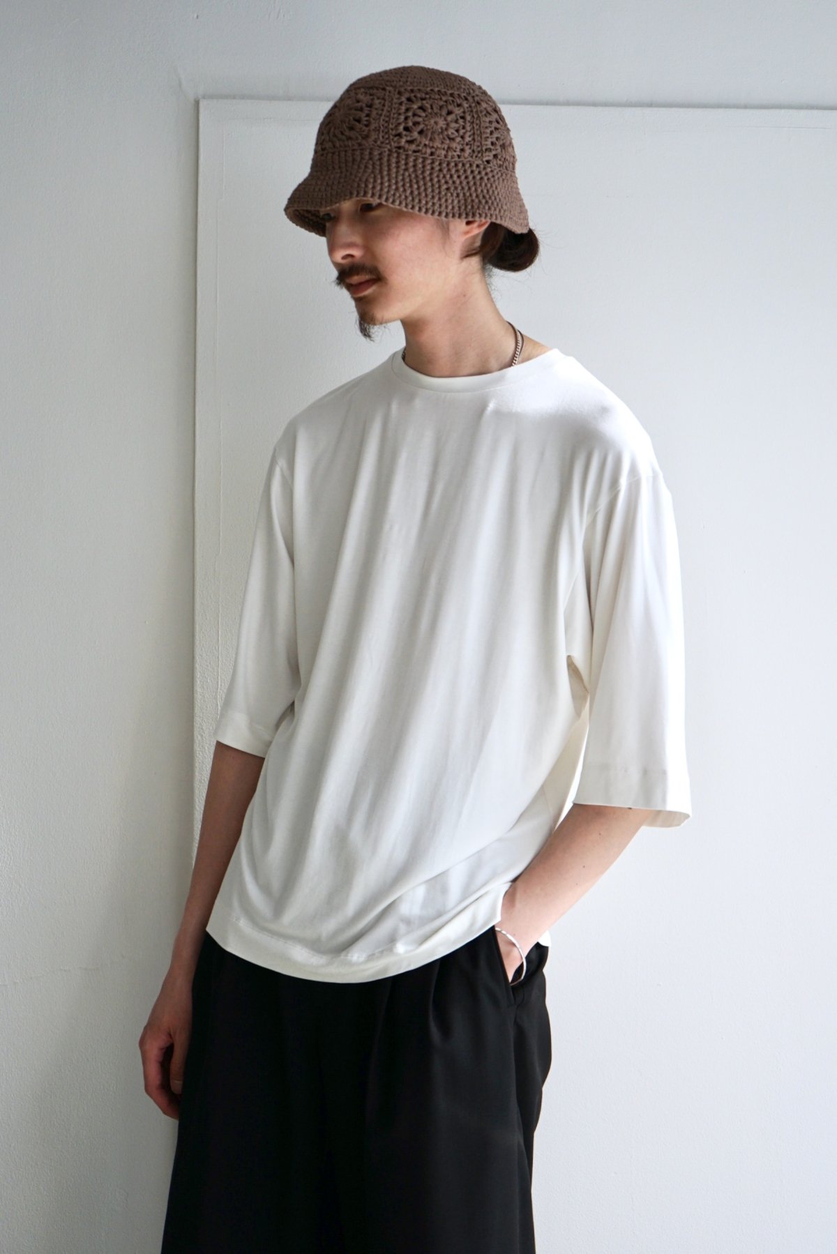 House of the very island's / OLIVER / OFF WHITE