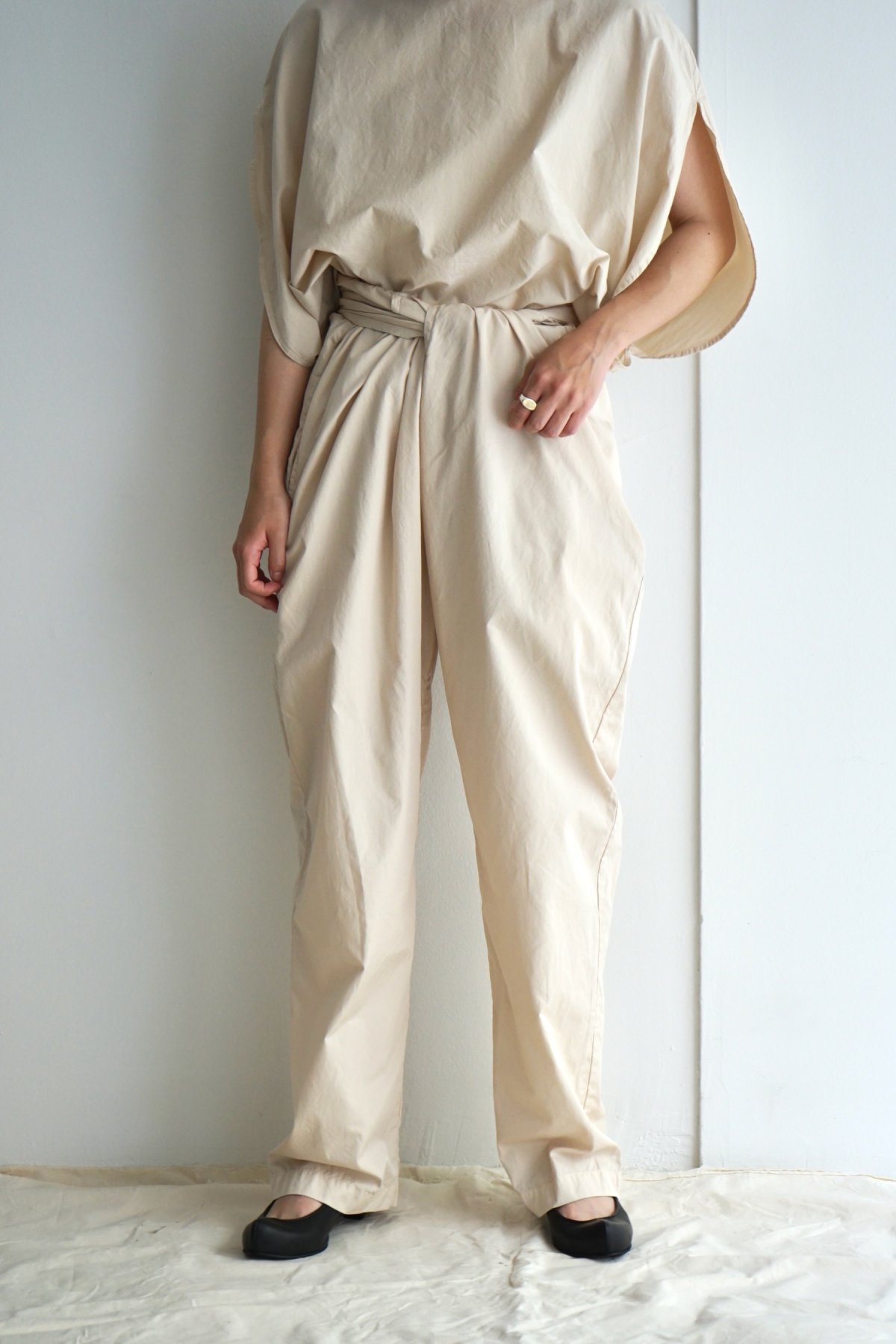 COSMIC WONDER / Suvin cotton broadcloth wrapped pants / BEESWAX