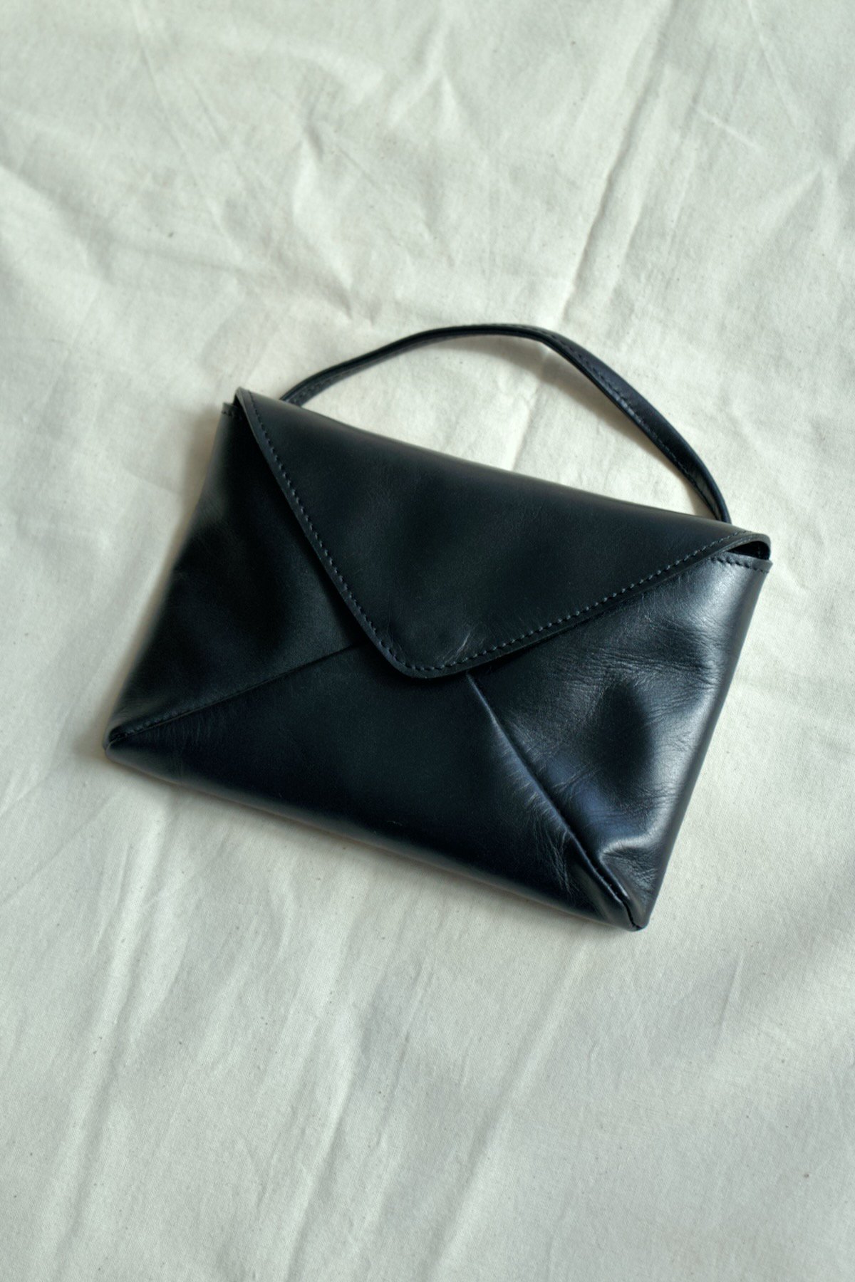 COSMIC WONDER / Light leather envelop purse / BLACK