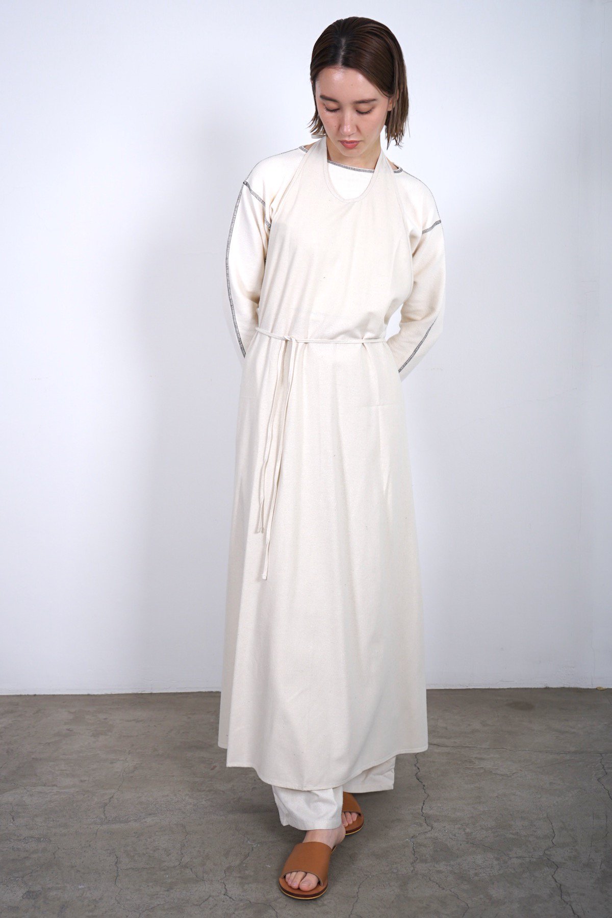 BASERANGE / APRON DRESS / OFF WHITE