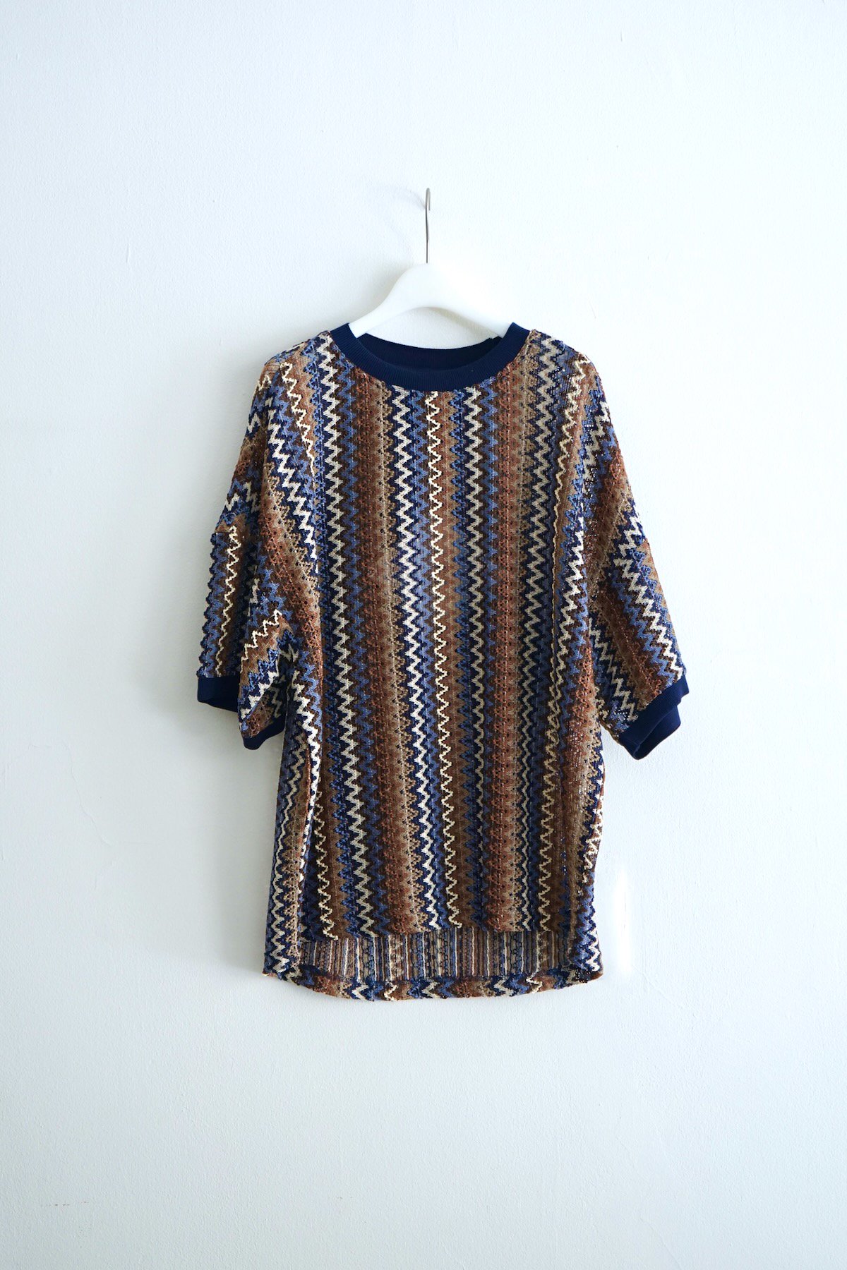 MERELY MADE / Hmong hoa knit T-shirt / BROWN
