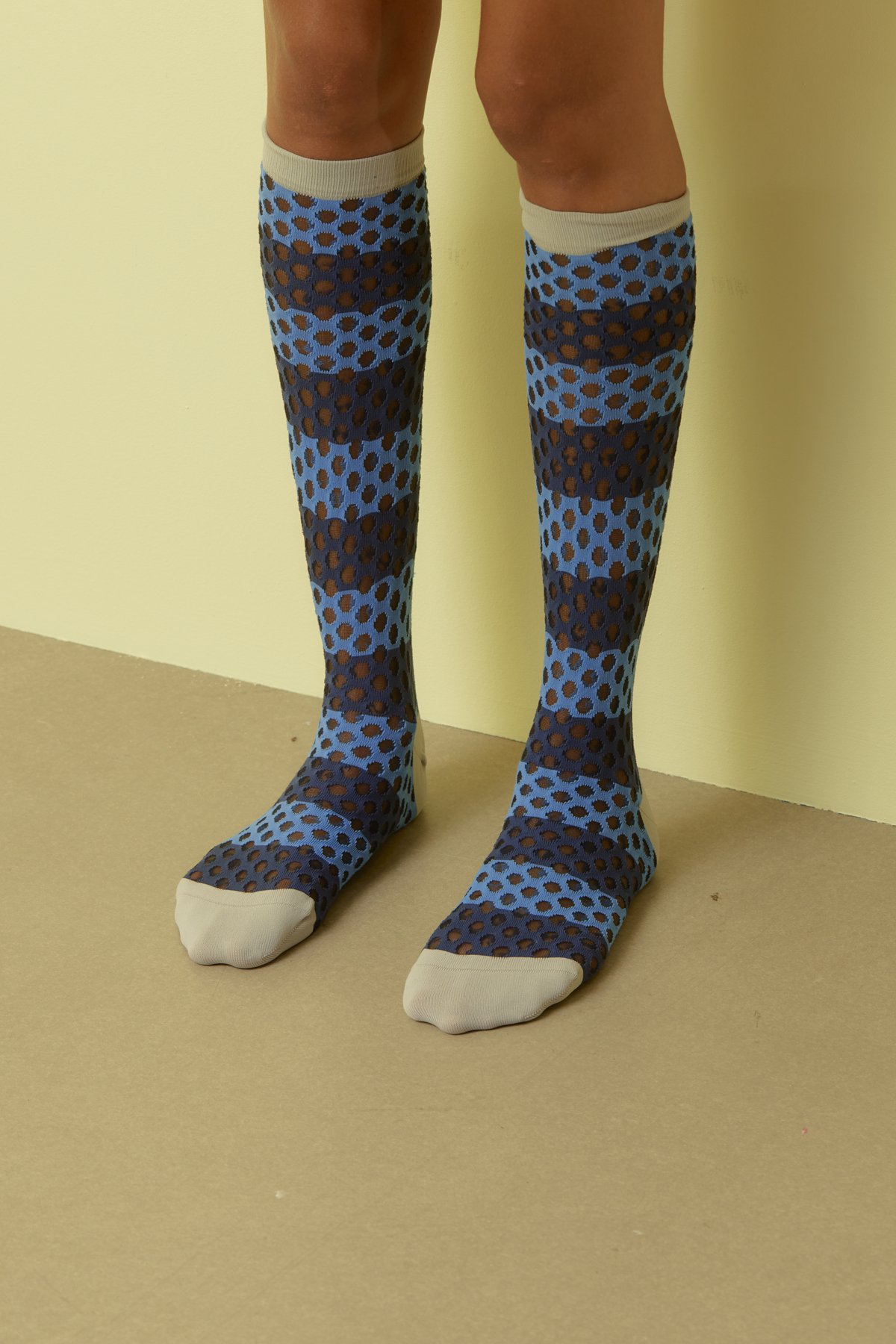 HENRIK VIBSKOV / Dot Dot Socks Femme / Transparent Blue Stripes