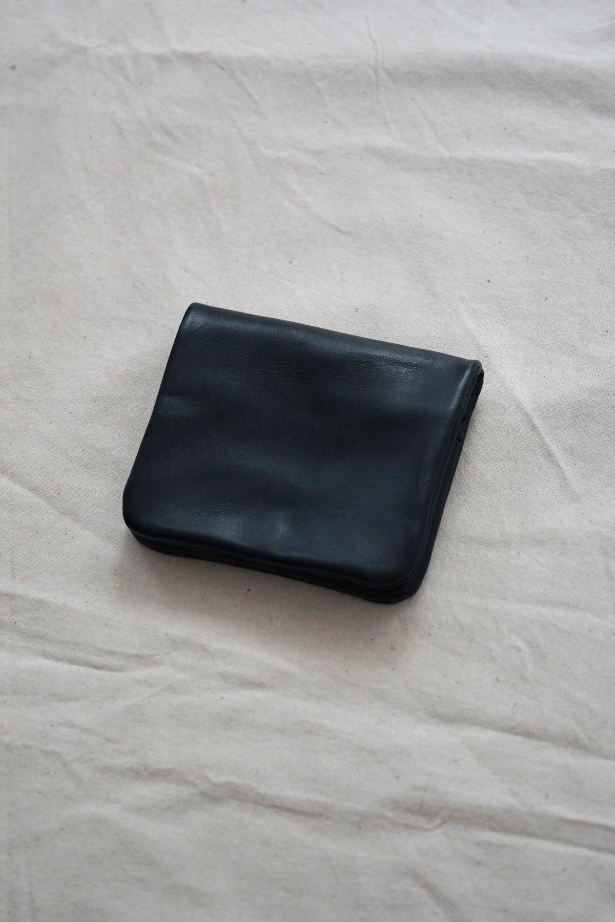 COSMIC WONDER / Naturally-tanned leather coin case / black