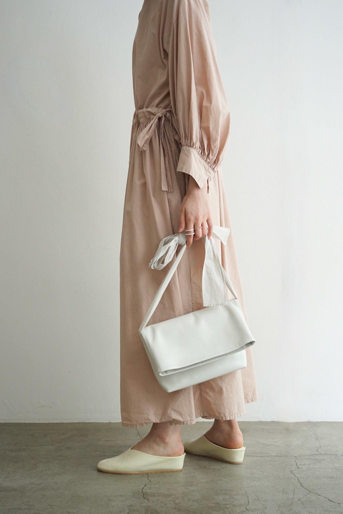 COSMIC WONDER / Light leather clamshell bag / grey