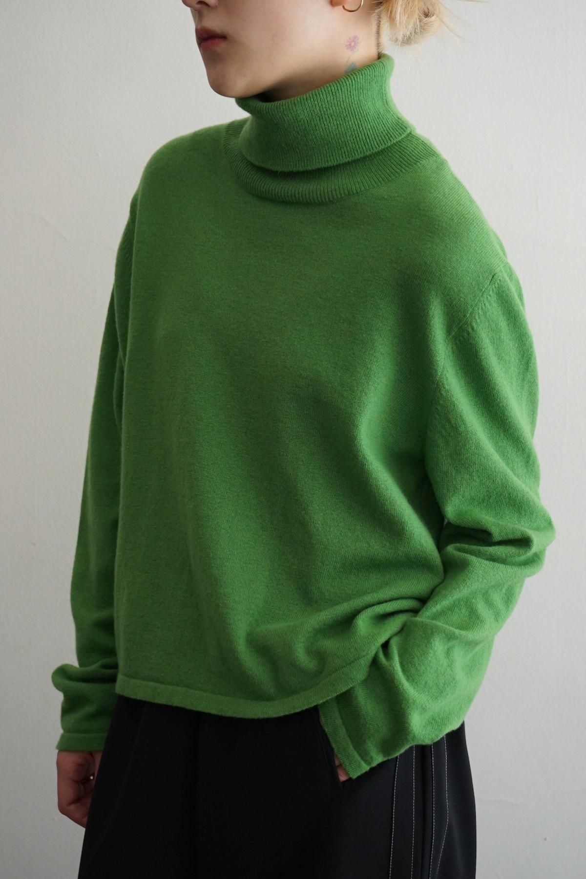 CORDERA / MERINO WOOL TURTLENECK SWEATER / HERBA