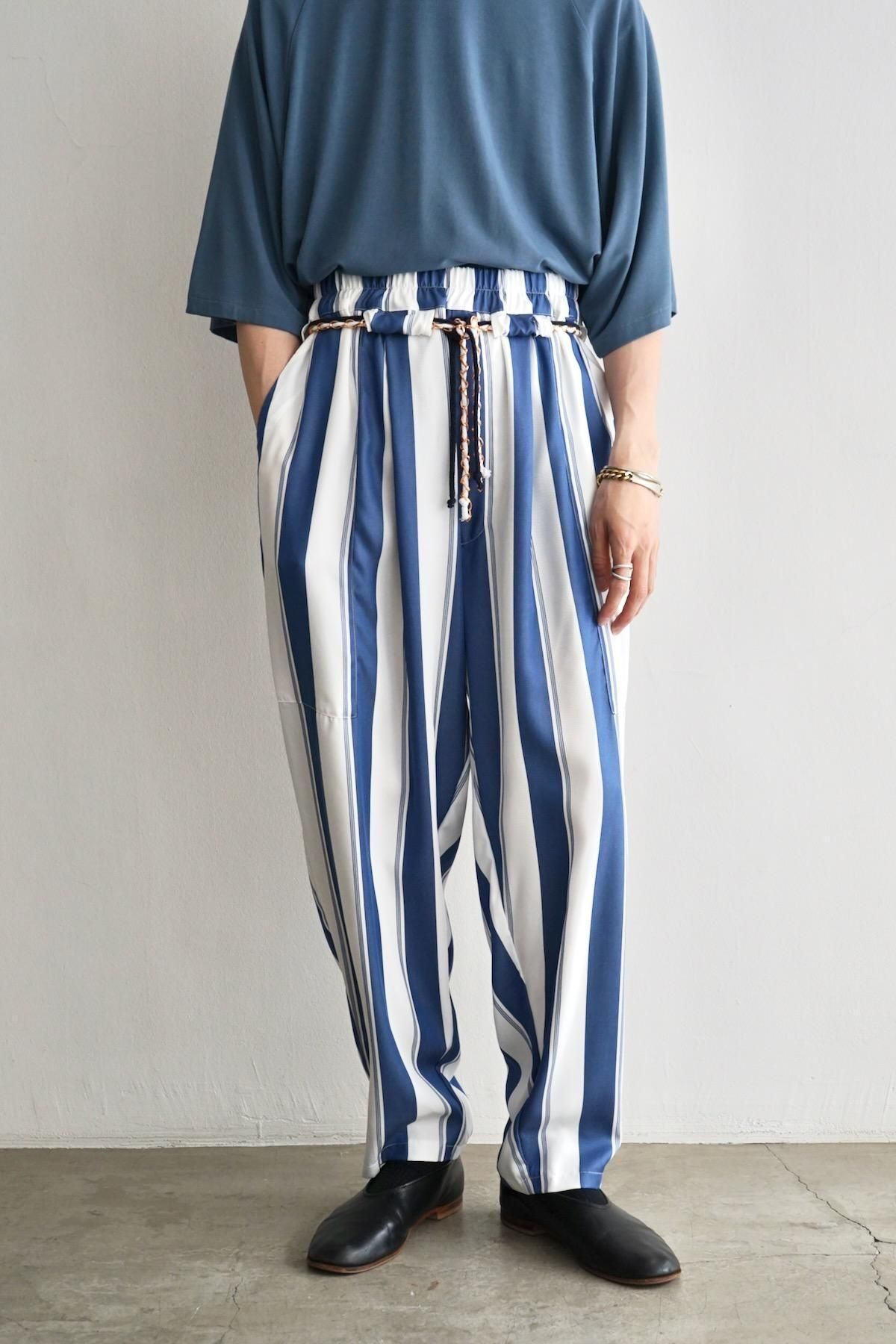 House of the very island's... / Enzo / White with blue stripes